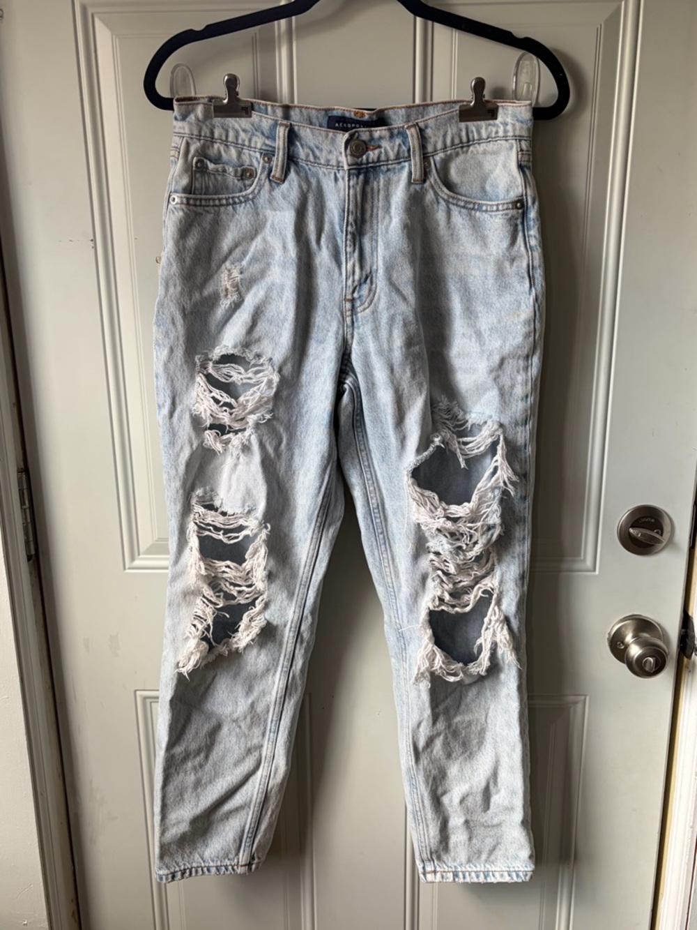 Aéropostale Distressed High-Waisted Mom Jeans 👖